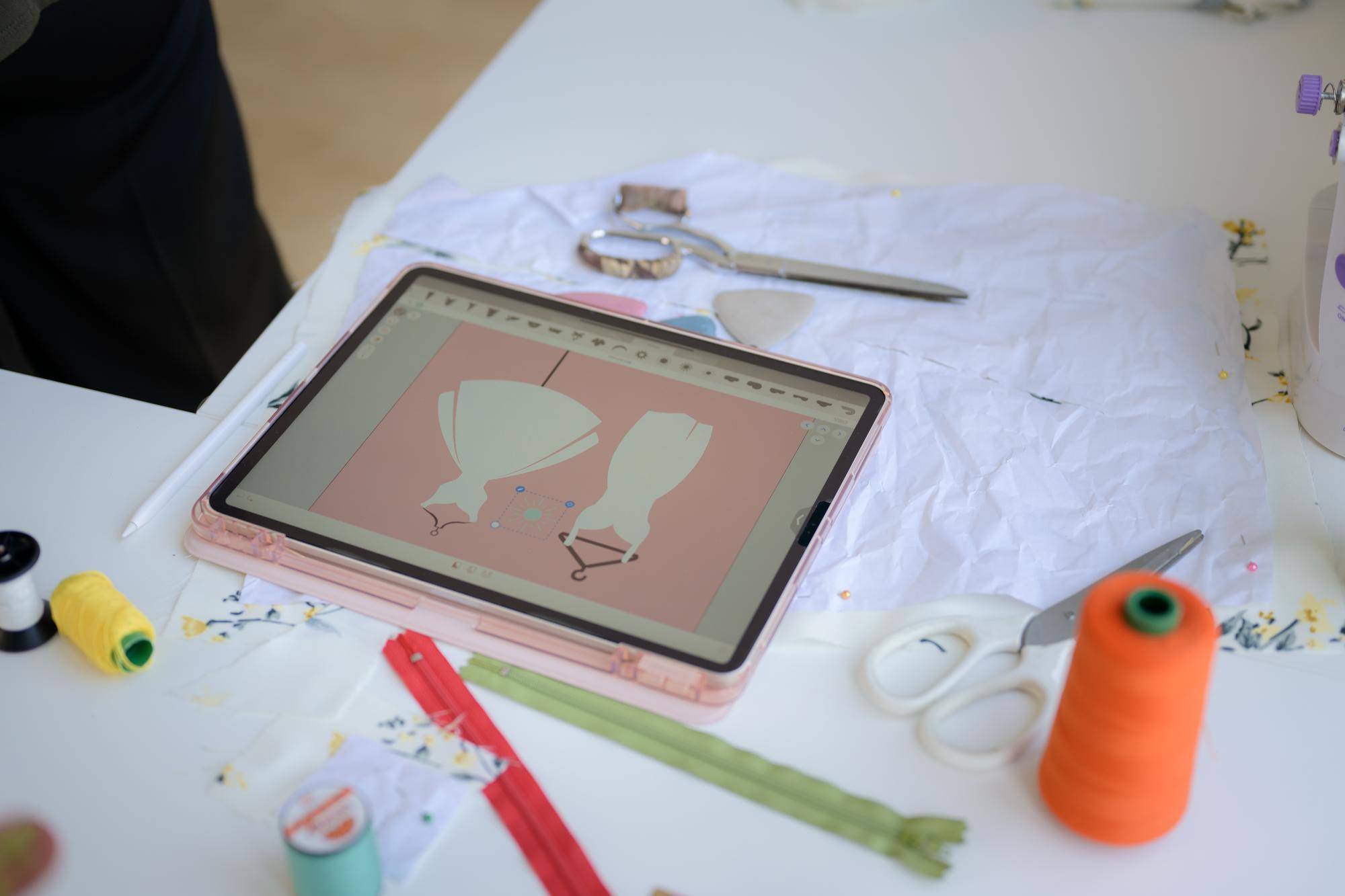Sketch digitale e trasferimento su tessuto